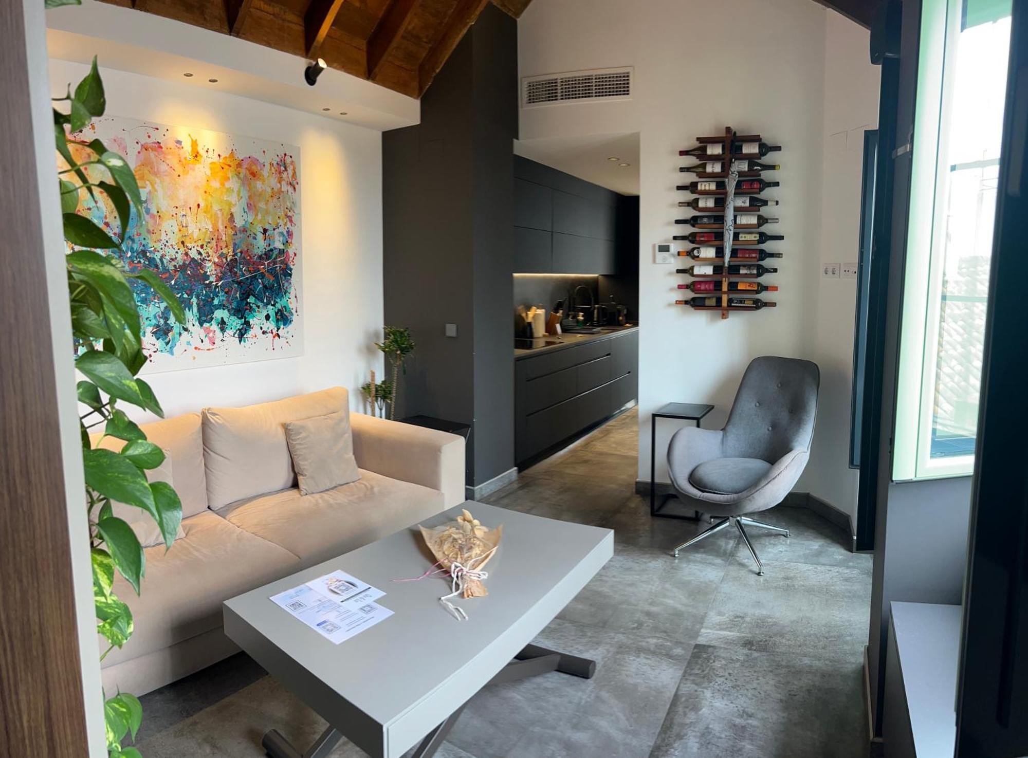 Komodo Gran Poder - Penthouse With Private Pool And Cozy Twin Bedroom Central Apartment セビリア エクステリア 写真